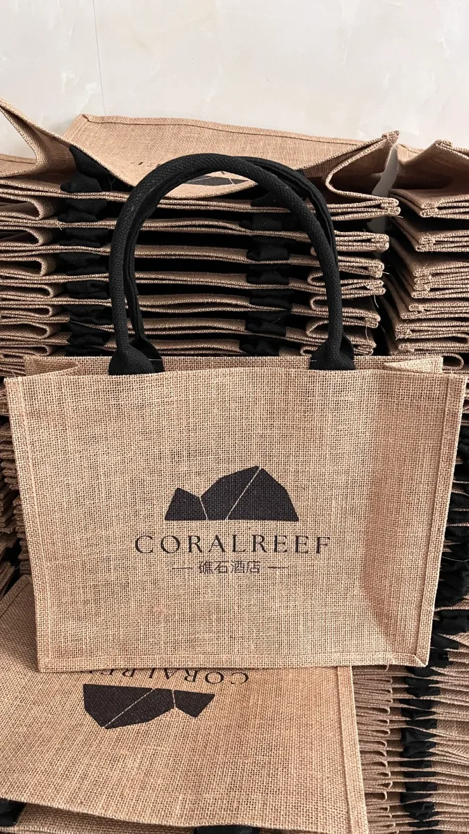 Bolso de yute con asas de algodón y logotipo serigrafiado